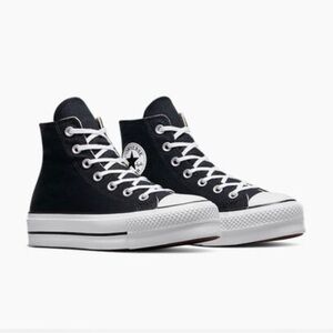 NWOT Converse Chuck Taylor All Star Platform
